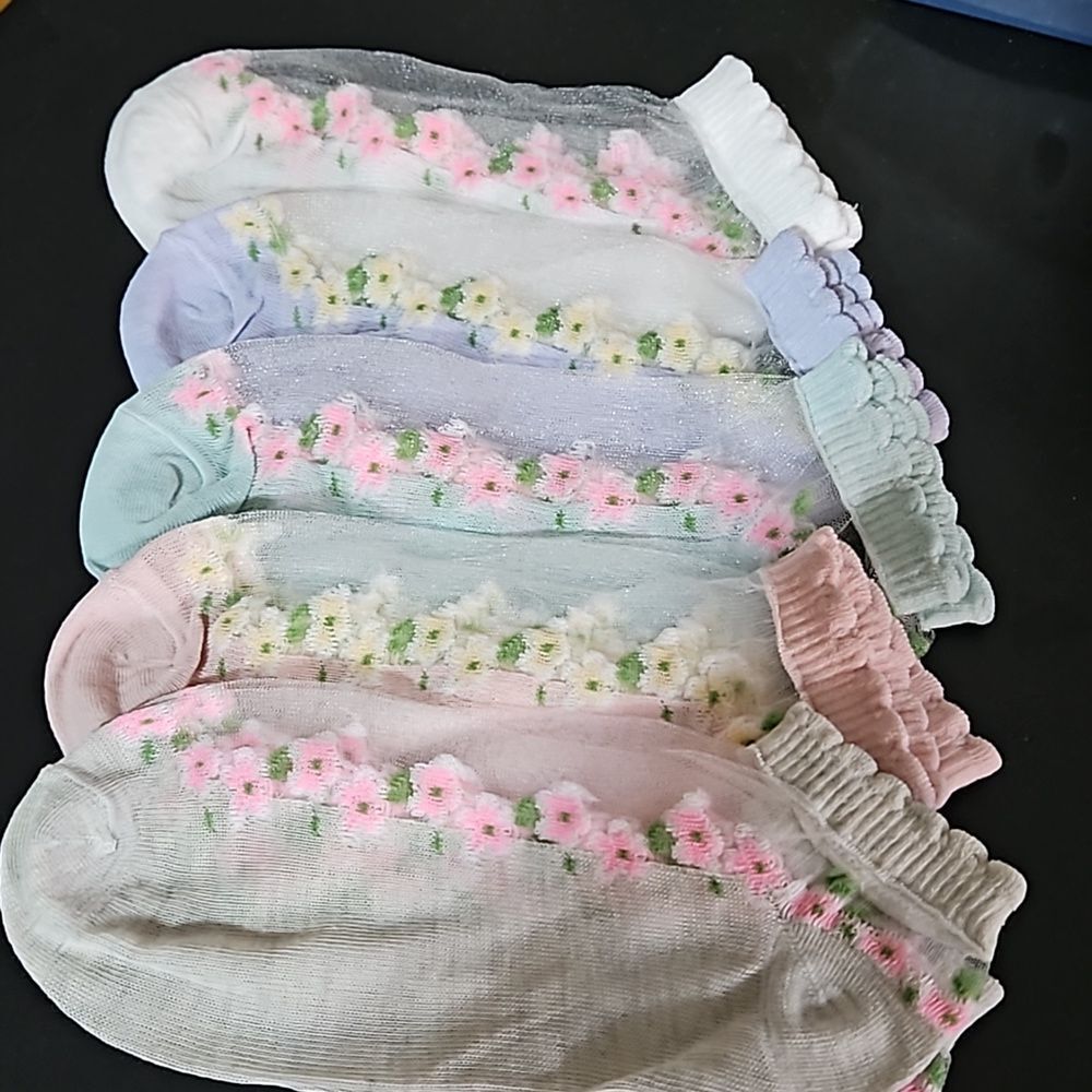 Trendy "Glass" Adult Ankle Socks with Embroidered Flowers. NEW IN PACKAGE